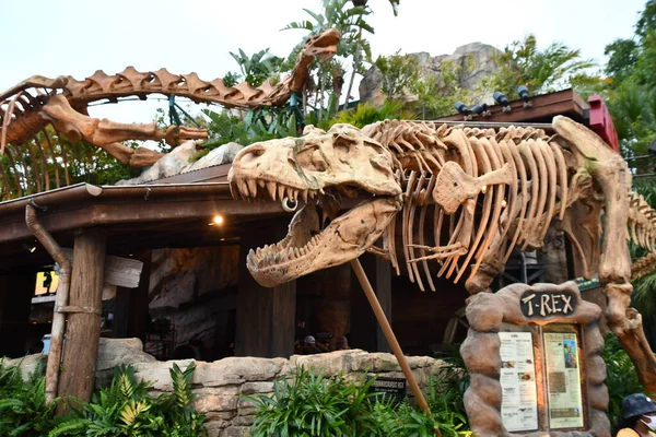 ORLANDO FL - NOV 21: T-Rex Kafe Orlando, Florida 'daki Disney Springs' de, 21 Kasım 2021 'de görüldüğü gibi.
