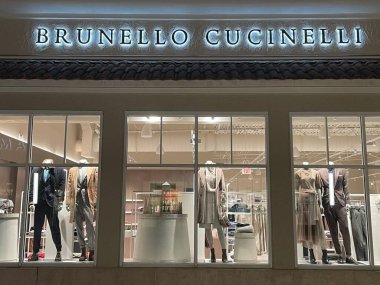 ORLANDO, FL - 23 Kasım 2021 'de Orlando Vineland Premium Outlets' te Brunello Cucinelli.