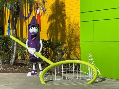 ORLANDO FL - NOV 24: Crayola Experience in Orlando, Florida, as seen on Nov 24, 2021. Renkli çocuklara yönelik aktiviteleri olan pastel boya merkezli bir depo..