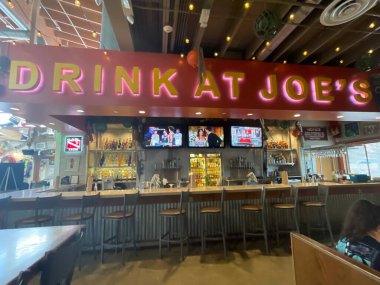 KISSIMMEE, FL - 25 Kasım 2022 'de Kissimmee, Florida' daki Joe Yengeç Kulübesi Restoranı.