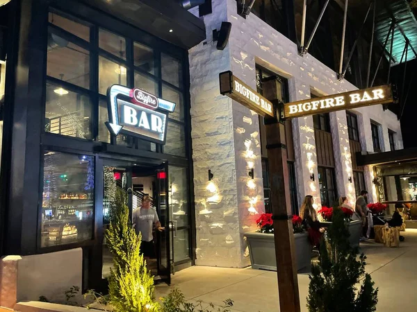 ORLANDO FL - 26 Kasım 2021 'de Orlando, Florida' da görülen Evrensel Şehir Yürüyüşü.