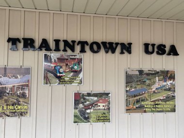 STRASBURG, PA - 5 Eylül 2021 'de Strasburg, Pennsylvania' da görülen Choo Choo Barn. 150 'den fazla el yapımı animasyon figürü, araç ve 22 işletim treninden oluşan 1700 ft ²' lik bir tren sergisi..