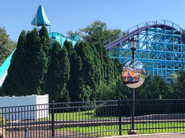 6 Eylül 2021 'de Lancaster, Pennsylvania' da Hollanda Harikalar Diyarı tema parkında görüldü..