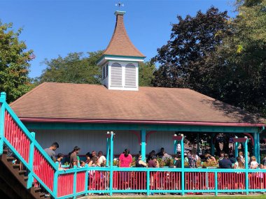 6 Eylül 2021 'de Lancaster, Pennsylvania' da Hollanda Harikalar Diyarı tema parkında görüldü..