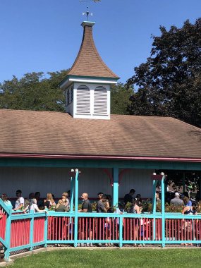 6 Eylül 2021 'de Lancaster, Pennsylvania' da Hollanda Harikalar Diyarı tema parkında görüldü..