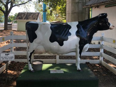 6 Eylül 2021 'de Lancaster, Pennsylvania' da Hollanda Harikalar Diyarı tema parkında görüldü..