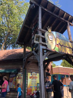 6 Eylül 2021 'de Lancaster, Pennsylvania' da Hollanda Harikalar Diyarı tema parkında görüldü..