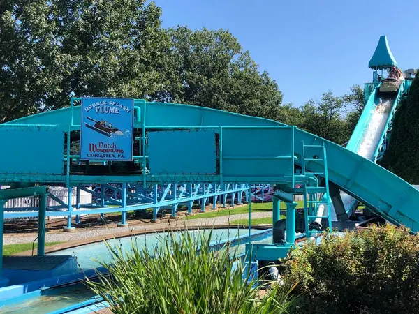 6 Eylül 2021 'de Lancaster, Pennsylvania' da Hollanda Harikalar Diyarı tema parkında görüldü..