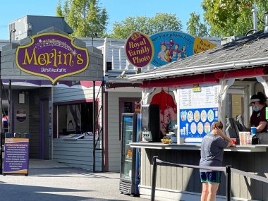 6 Eylül 2021 'de Lancaster, Pennsylvania' da Hollanda Harikalar Diyarı tema parkında görüldü..