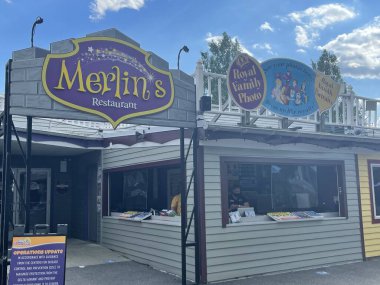 6 Eylül 2021 'de Lancaster, Pennsylvania' da Hollanda Harikalar Diyarı tema parkında görüldü..