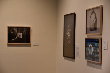 FAIRFIELD CT - 30 Temmuz 2022 'de Fairfield, Connecticut' taki Fairfield Müzesi ve Tarih Merkezi 'nde Allison Minto Sergisi.