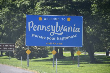 PENNSYLVANIA - 4 Haziran 2022 'de görüldüğü üzere ABD' deki Pennsylvania tabelasına hoş geldiniz..