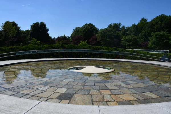 Yardley Jun Garden Reflection Yardley Pennsylvania Seen Jun 2022 这个花园是一个考虑周全的9 — 图库照片