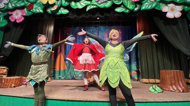 GLEN NH - SEP 24: 24 Eylül 2022 'de Glen, New Hampshire' daki Masal Diyarı eğlence parkında Peri Masalı Kampı gösterisi.