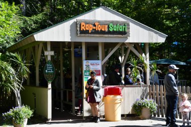 GLEN NH - SEP 24: Rap-Tour Safari, Glen, New Hampshire 'daki Story Land lunaparkında, 24 Eylül 2022' de görüldüğü gibi.