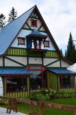 JEFFERSON NH - 25 Temmuz 2022 'de Jefferson, New Hampshire' da görülen Noel Baba Köyü eğlence parkı.