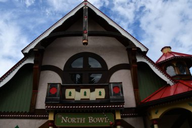 JEFFERSON NH - 25 Temmuz 2022 'de Jefferson, New Hampshire' da görülen Noel Baba Köyü eğlence parkı.