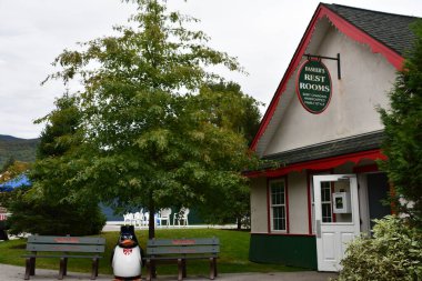 JEFFERSON NH - 25 Temmuz 2022 'de Jefferson, New Hampshire' da görülen Noel Baba Köyü eğlence parkı.