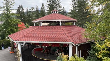 JEFFERSON NH - 25 Temmuz 2022 'de Jefferson, New Hampshire' da görülen Noel Baba Köyü eğlence parkı.