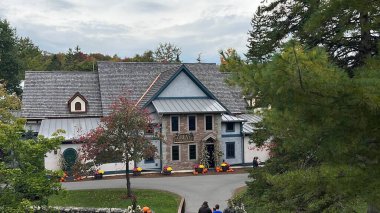 JEFFERSON NH - 25 Temmuz 2022 'de Jefferson, New Hampshire' da görülen Noel Baba Köyü eğlence parkı.