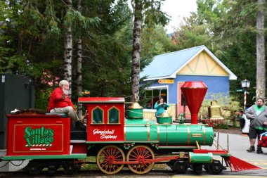 JEFFERSON NH - 25 Temmuz 2022 'de Jefferson, New Hampshire' da görülen Noel Baba Köyü eğlence parkı.