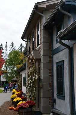 JEFFERSON NH - 25 Temmuz 2022 'de Jefferson, New Hampshire' da görülen Noel Baba Köyü eğlence parkı.