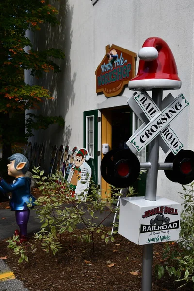 JEFFERSON NH - 25 Temmuz 2022 'de Jefferson, New Hampshire' da görülen Noel Baba Köyü eğlence parkı.