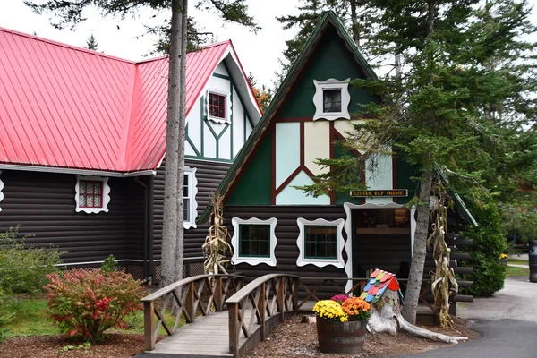 JEFFERSON NH - 25 Temmuz 2022 'de Jefferson, New Hampshire' da görülen Noel Baba Köyü eğlence parkı.