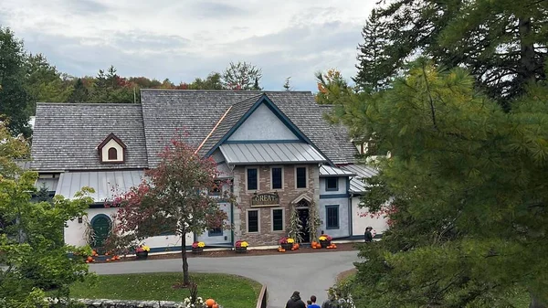 JEFFERSON NH - 25 Temmuz 2022 'de Jefferson, New Hampshire' da görülen Noel Baba Köyü eğlence parkı.