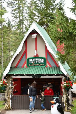 JEFFERSON NH - 25 Temmuz 2022 'de Jefferson, New Hampshire' da görülen Noel Baba Köyü eğlence parkı.