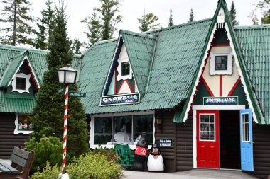 JEFFERSON NH - 25 Temmuz 2022 'de Jefferson, New Hampshire' da görülen Noel Baba Köyü eğlence parkı.