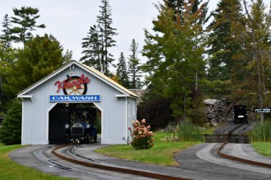 JEFFERSON NH - 25 Temmuz 2022 'de Jefferson, New Hampshire' da görülen Noel Baba Köyü eğlence parkı.