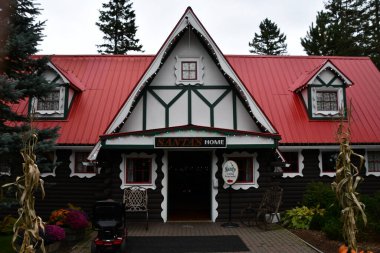 JEFFERSON NH - SEP 25: 25 Sep 2022 'de Jefferson, New Hampshire' daki Noel Baba Köyü eğlence parkındaki Noel Baba Evi.