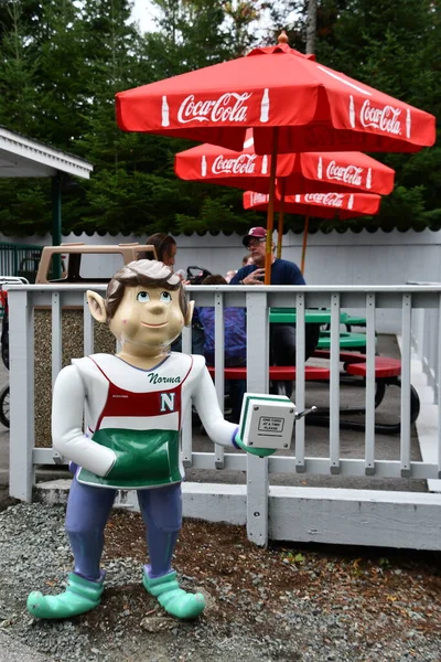 JEFFERSON NH - 25 Temmuz 2022 'de Jefferson, New Hampshire' da görülen Noel Baba Köyü eğlence parkı.