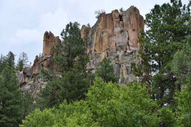 Jemez Springs, New Mexico 'daki Amiral Rock.