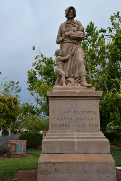 Albuquerque 7月25日 2022年7月25日に見られるように ニューメキシコ州アルバカーキのトレイルのマドンナ — ストック写真