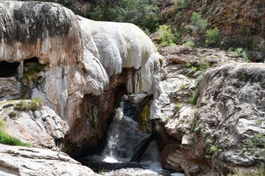 Jemez Springs, New Mexico 'daki Soda Barajı' nda Şelale