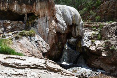 Jemez Springs, New Mexico 'daki Soda Barajı' nda Şelale