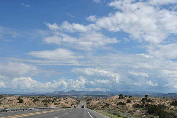アルバカーキからサンタフェまでのニューメキシコ州の風景ドライブ — ストック写真