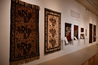 SANTA FE NM - 27 Temmuz 2021 'de Santa Fe, New Mexico' daki Uluslararası Halk Sanatları Müzesi.