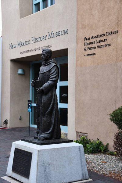 САНТА-ФЕ, Нью-Мексико - 27 июля 2022 года Музей истории Нью-Мексико в Санта-Фе, Нью-Мексико.