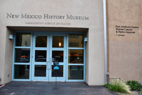 САНТА-ФЕ, Нью-Мексико - 27 июля 2022 года Музей истории Нью-Мексико в Санта-Фе, Нью-Мексико.