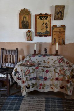 Santa Fe, New Mexico 'daki El Rancho De Las Golondrinas, 28 Temmuz 2021' de görüldü. Yaşayan bir tarih müzesi, stratejik olarak bir zamanlar Camino Real 'de yer alan, Mexico City' den Santa Fe 'ye kadar uzanan Kraliyet Yolu' nda.. 