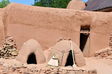 Santa Fe, New Mexico 'daki El Rancho De Las Golondrinas, 28 Temmuz 2021' de görüldü. Yaşayan bir tarih müzesi, stratejik olarak bir zamanlar Camino Real 'de yer alan, Mexico City' den Santa Fe 'ye kadar uzanan Kraliyet Yolu' nda..  