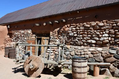 Santa Fe, New Mexico 'daki El Rancho De Las Golondrinas, 28 Temmuz 2021' de görüldü. Yaşayan bir tarih müzesi, stratejik olarak bir zamanlar Camino Real 'de yer alan, Mexico City' den Santa Fe 'ye kadar uzanan Kraliyet Yolu' nda..  