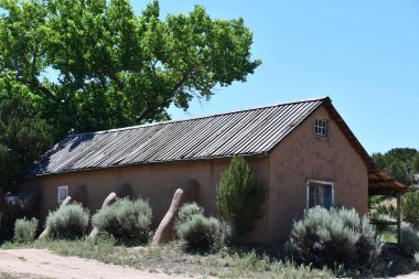 Santa Fe, New Mexico 'daki El Rancho De Las Golondrinas, 28 Temmuz 2021' de görüldü. Yaşayan bir tarih müzesi, stratejik olarak bir zamanlar Camino Real 'de yer alan, Mexico City' den Santa Fe 'ye kadar uzanan Kraliyet Yolu' nda.. 