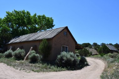 Santa Fe, New Mexico 'daki El Rancho De Las Golondrinas, 28 Temmuz 2021' de görüldü. Yaşayan bir tarih müzesi, stratejik olarak bir zamanlar Camino Real 'de yer alan, Mexico City' den Santa Fe 'ye kadar uzanan Kraliyet Yolu' nda.. 