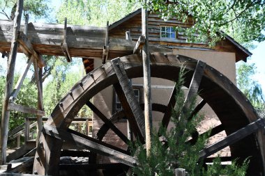 Santa Fe, New Mexico 'daki El Rancho De Las Golondrinas, 28 Temmuz 2021' de görüldü. Yaşayan bir tarih müzesi, stratejik olarak bir zamanlar Camino Real 'de yer alan, Mexico City' den Santa Fe 'ye kadar uzanan Kraliyet Yolu' nda.. 