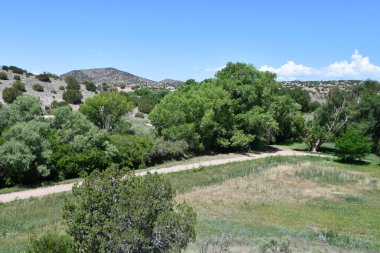Santa Fe, New Mexico 'daki El Rancho De Las Golondrinas, 28 Temmuz 2021' de görüldü. Yaşayan bir tarih müzesi, stratejik olarak bir zamanlar Camino Real 'de yer alan, Mexico City' den Santa Fe 'ye kadar uzanan Kraliyet Yolu' nda.. 