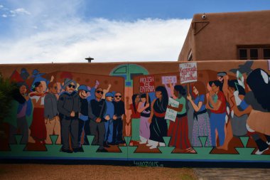 SANTA FE NM - 28 Temmuz 2021 'de Santa Fe, New Mexico' da görülen IAIA Çağdaş Yerli Sanatlar Müzesi (MoCNA).